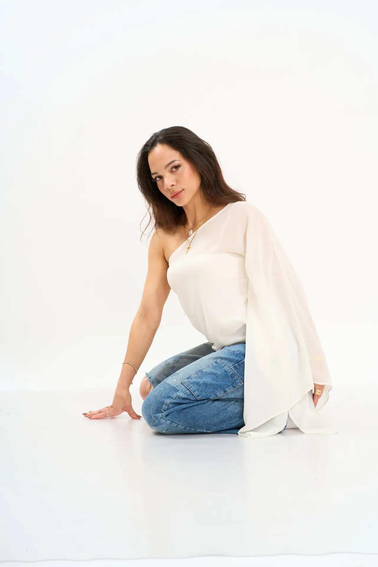 model-portfolio-genesis-araujo-canela-outdoor